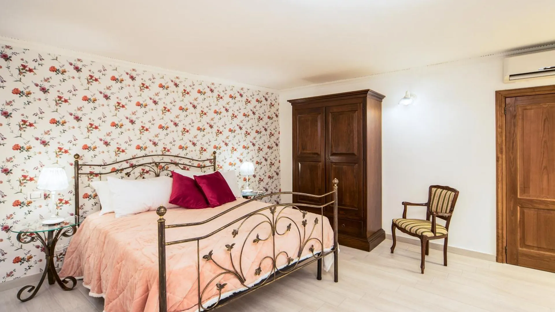 La Casa Di Assunta Naples Historical Centre Apartment Italy